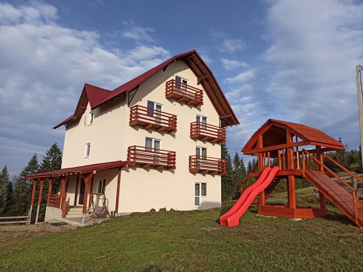 Hotel У Павла à Yablunytsya Extérieur photo
