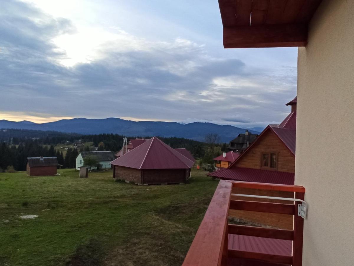 Hotel У Павла à Yablunytsya Extérieur photo