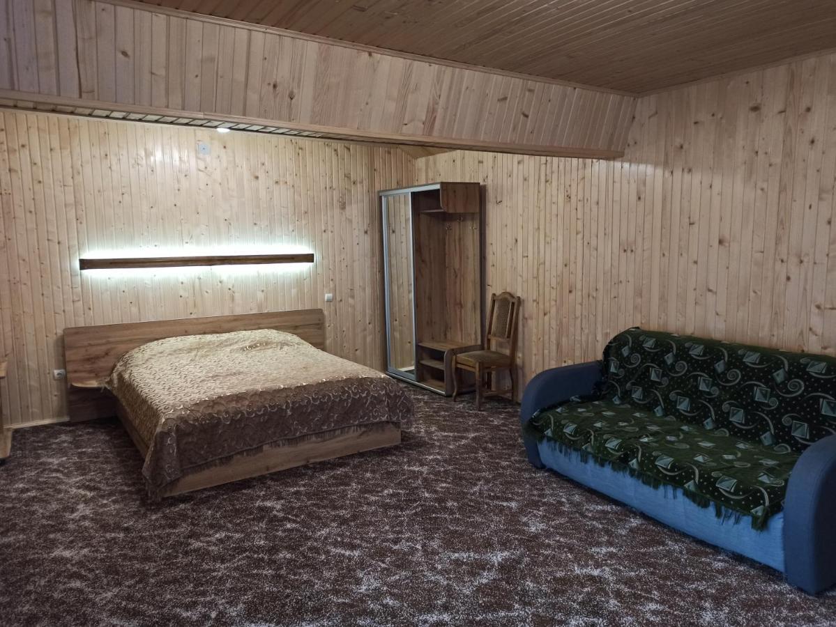 Hotel У Павла à Yablunytsya Extérieur photo