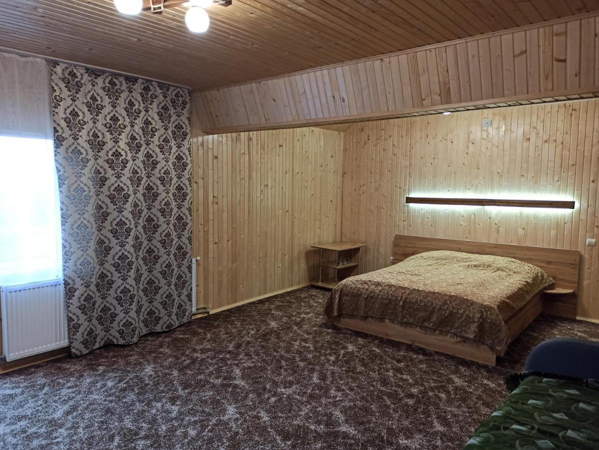 Hotel У Павла à Yablunytsya Extérieur photo