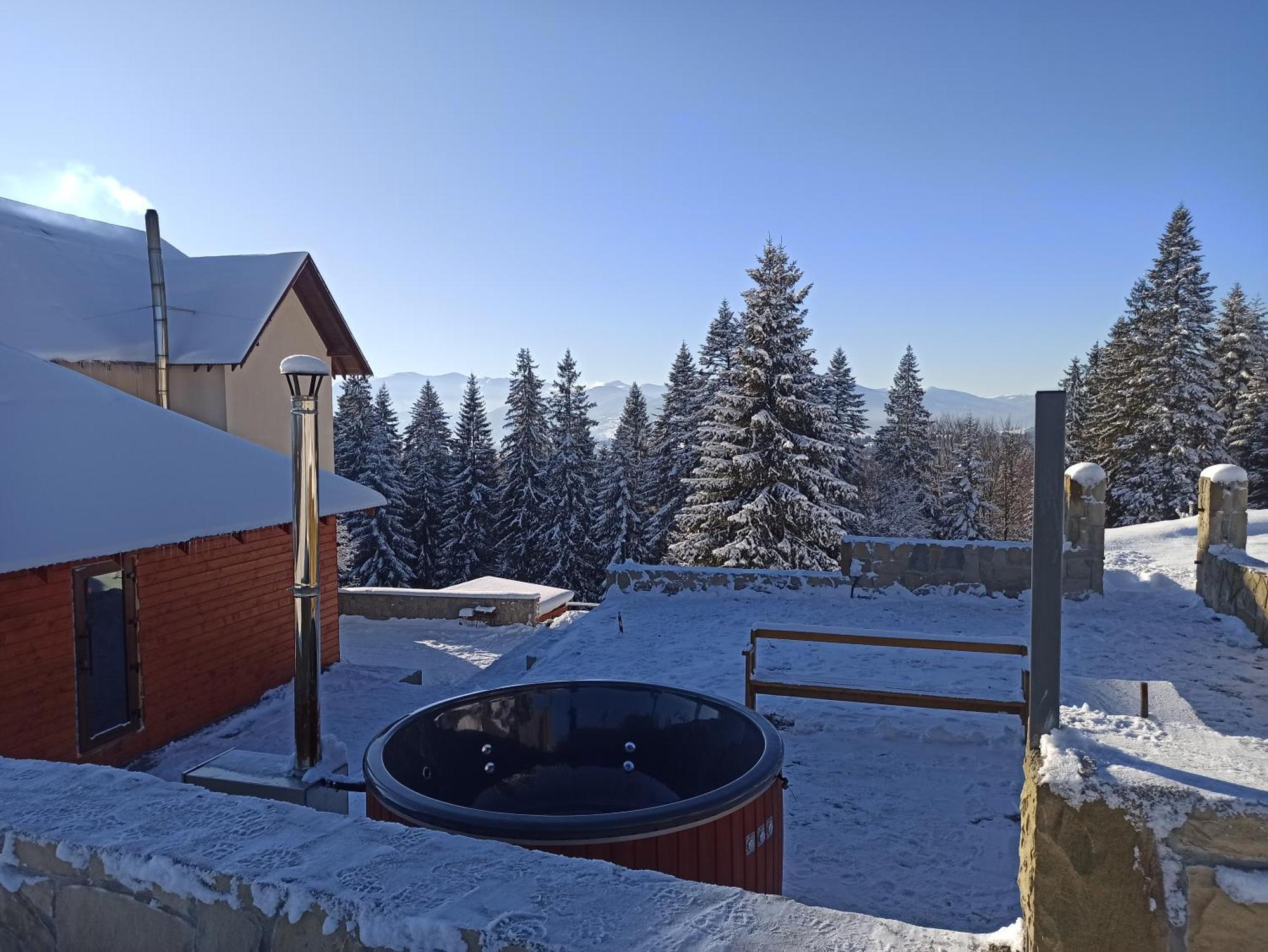 Hotel У Павла à Yablunytsya Extérieur photo